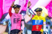 El ciclista ecuatoriano Richard Carapaz (d) está listo para su tercer reto en el Tour de Francia.
