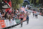 El tricolor Jhonatan Narváez y su celebración tras imponerse en la tercera etapa del Tour de Austria.