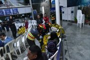 Las personas rescatadas fueron evaluadas por miembros del Cuerpo de Bomberos de Quito.