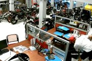 Al ‘choro’ no le importó que la cámara de seguridad de un local de motocicletas grabe su accionar delictivo. Ocurrió el pasado 7 de julio.