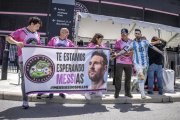 Los fanáticos esperan con ansias la llegada del astro argentino.