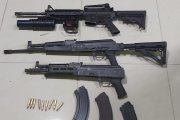 Se incautaron varias armas de largo alcance.