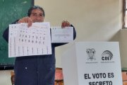 Yaku Pérez al momento del voto.