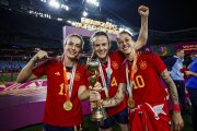 Jennifer Hermoso (10), celebra el título de la Copa del Mundo junto a Alexia Putellas (11) y Laia Codina (14).