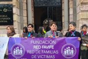 Grupos feministas realizan plantón ante una posible liberación.