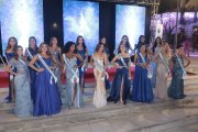 Las 16 candidatas al título Reina de Guayaquil fueron presentadas en un evento realizado e la Plaza Colón.