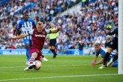 Pervis Estupiñán fue titular en Brighton.