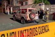 En este carro detonó una bomba, en Cuenca.