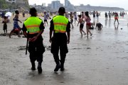 Uniformados de la Policía vigilarán la seguridad en los distintos balnearios del país.