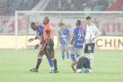 Con tremendo aguacero se inició el LDU vs. Emelec.