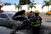Hubo al menos cuatro carros quemados en Esmeraldas.