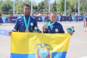 Los marchistas Daniel Pintado y Glenda Morejón con sus medallas de oro panamericanas.