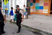 El ciudadano cayó mal herido junto a la puerta de ingreso al local comercial