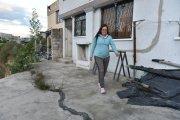 Ha perdido ya el patio trasero de su casa por el aumento del talud.
