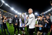 Esteban Paz celebra la Copa Sudamericana que conquistó Liga de Quito en 2023.