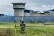 Seguridad. Policías continúan llegando al centro penitenciario Cotopaxi