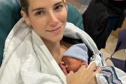 Lavinia Valbonesi publicó más fotos con su segundo hijo.