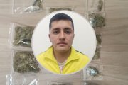 El sujeto llevaba la droga en una mochila.