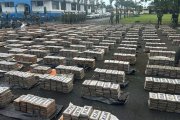 Los centenares de paquetes, tipo ladrillo, estaban dentro de sacos.
