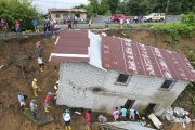 Se registró un deslizamiento, provocado por las lluvias en Esmeraldas.