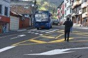 Los moradores temen ser víctimas de accidentes al cruzar las intersecciones de la calle Guatemala, en Quito.