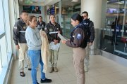 La mujer fue enviada desde Colombia vía aérea. Su llegada al Ecuador fue en el aeropuerto Mariscal Sucre, de Quito.
