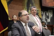 El presidente de la Asamblea Nacional, Henry Kronfle, suspendió la sesión en la que se discutían las reformas al COIP sin someterlas a votación, ante la falta de consensos.