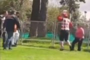 Payaso y funcionario de la AMC protagonizan altercado en Parque La Carolina, en Quito.