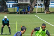 Los albos, Sebastián González y Luis Estupiñán en la preparación para jugar ante Aucas.