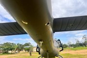 La aeronave recibió varios impactos de proyectiles, pero logró regresar a tierra sin mayoires problemas.