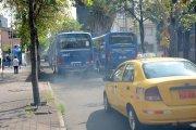 Lugareños reclaman que algunos conductores de buses compiten en las angostas calles de La Mariscal.
