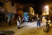 En la noche, agentes de la Dinased de Loja realizaron el levantamiento en la calle Bernardo Valdivieso.