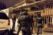 Agentes de la Policía y Fiscalía revisaron viviendas y oficinas de sospechosos en Tungurahua, El Oro, Manabí y otras provincias.