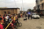 Varios moradores indicaron a la policía que vieron a dos motociclistas en el sitio.