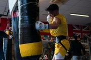 Antonio Burrel es boxeador profesional  nacido en España.