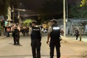 Personal de la Policía custodia el lugar del violento crimen