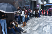 Largas filas se formaron para conseguir entradas al concierto de Aventura.