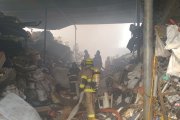 Los bomberos atendieron la emergencia, que se reportó pasadas las 15:30 del jueves.