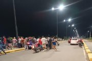 La gente quedó conmocionada al ver a los baleados dentro de este automóvil.