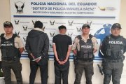 La Policía Nacional del Ecuador localizó a dos individuos sospechosos en la plaza Santo Domingo, uno de ellos portaba un arma.