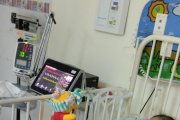 La pequeña permanece hospitalizada desde marzo en la unidad de cuidados intensivos.