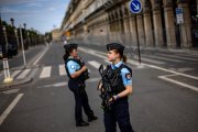 Policía, militares y seguridad privada recorren desde el jueves 24 las principales calles y atractivos turísticos de París.