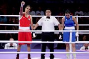 Imane Khelif, de Argelia, es declarada vencedora en el combate ante la italiana Angela Carini, quien abandonó la pelea a los 45 segundos del primer round.