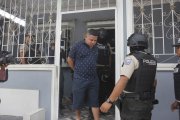 El detenido fue presentado por la policía de Nueva Prosperina.