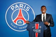William Pacho se une al PSG.