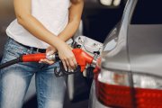 reducir el consumo de gasolina no solo te ayuda a ahorrar dinero, sino que también tiene un impacto positivo en el medio ambiente, la vida útil de tu vehículo, la seguridad vial y la salud pública.