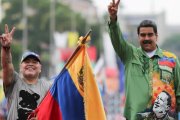 Diego Armando Maradona tuvo buenas relaciones con los gobiernos de izquierda y sus gobernanes, entre esos con Hugo Cháez y luego con Nicolás Maduro, en Venezuela.
