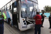 El bus implicado fue abandonado por el conductor.