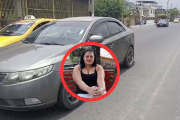 La mujer recibió los disparos dentro del auto.