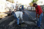 A pesar de que la calle Yanacona fue repavimentada en 2022, el trabajo no duró nada.